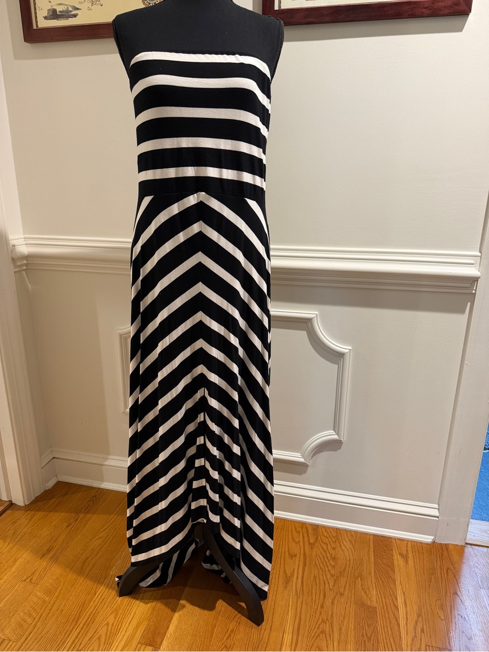 White House Black Market Black and White Dress